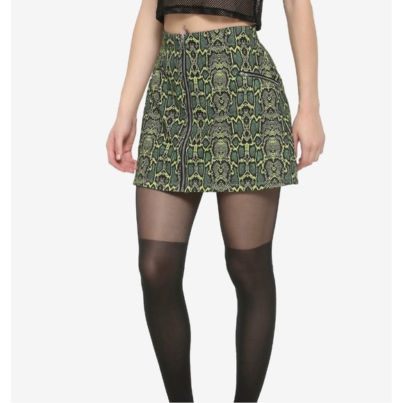 2019 Hot Topic Green Snake Pattern Zip Up Skirt - Picture 1 of 10